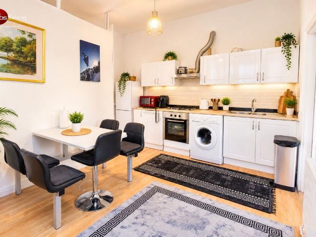 Barnes Hight Street, London SW13, 3 bed flat to rent, £2,750 pcm | PrimeLocation