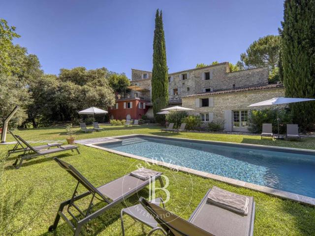 Barnes Magnifique propriété du 12ème siècle au pied du Mon. m² Malaucène