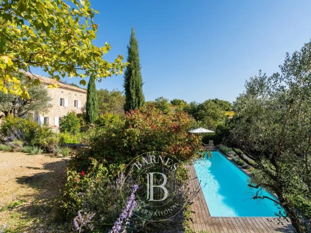 Barnes Magnifique propriété en position dominante avec pis. m² Vaison la Romaine