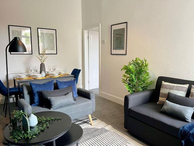 Barnes SR4, 2 bed flat to rent, £1,553 pcm | PrimeLocation