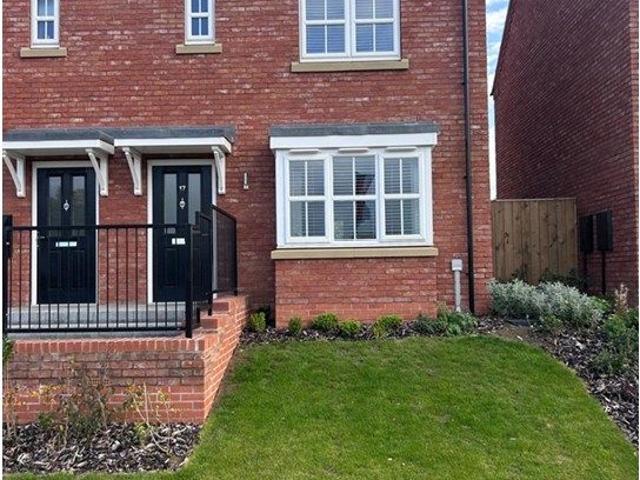 Barnes Way, Kingswood HU7, 3 bed semi detached house to rent, £1,100 pcm | PrimeLocation