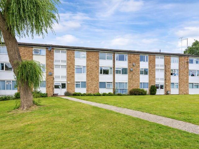 Barnetts Shaw, Oxted, Surrey RH8, 2 bed flat to rent, £1,600 pcm | PrimeLocation