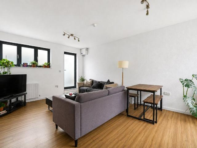 Barnet Grove, Bethnal Green, London E2, 2 bed flat to rent, £2,650 pcm | PrimeLocation