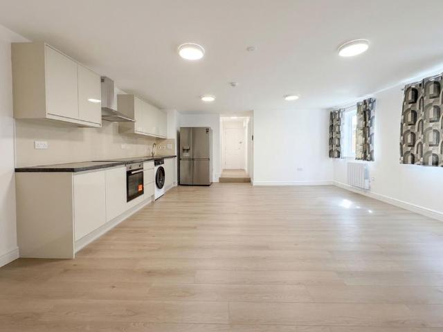 Barnet Lane, Borehamwood WD6 2 bed flat to rent £1,800 pcm £415 pw