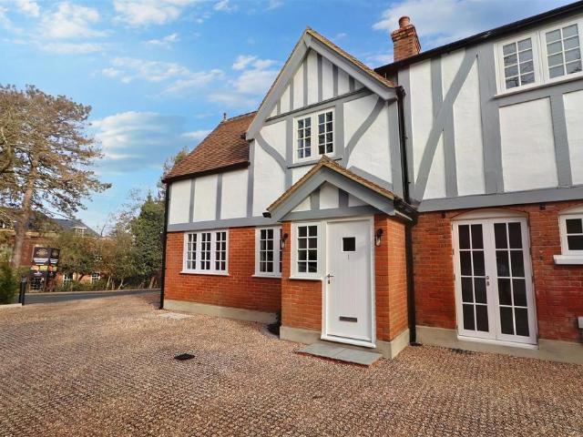 Barnet Lane, Elstree, Borehamwood 2 bed house to rent £2,600 pcm £600 pw