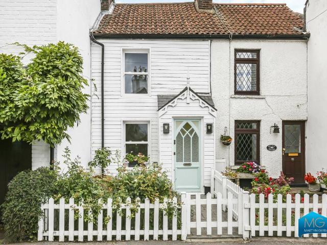 Barnet Road, Arkley, Hertfordshire EN5, 2 bed terraced house to rent, £1,900 pcm | PrimeLocation
