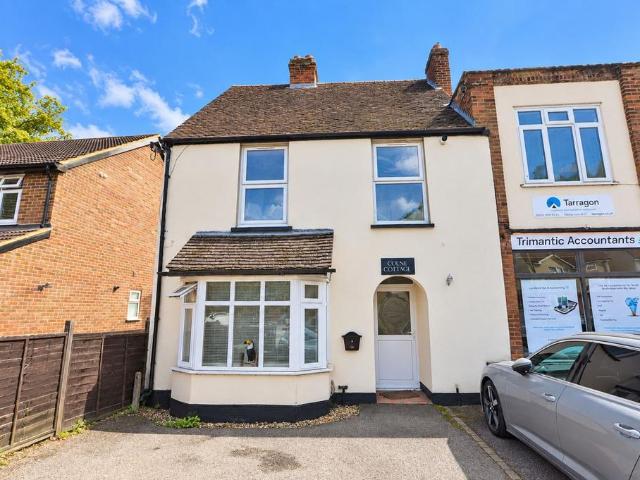 Barnet Road, London Colney, AL2 1 bed flat to rent £1,100 pcm £254 pw