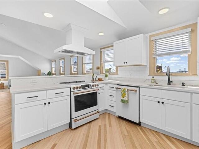 Barney St Apt,newport, Condo For Sale