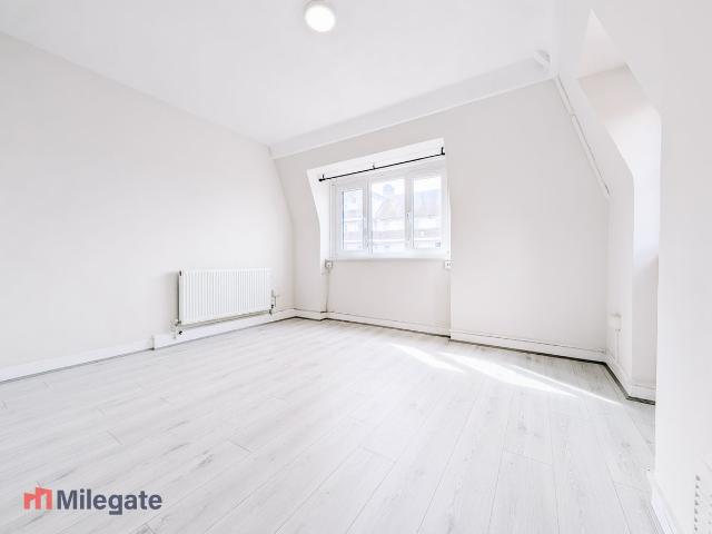 Barnfield Gardens, Plumstead Common Road, London SE18, 3 bed flat to rent, £1,845 pcm | PrimeLocation
