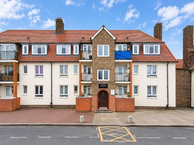 Barnfield Gardens, Plumstead Common Road, London SE18, 2 bed flat to rent, £1,800 pcm | PrimeLocation