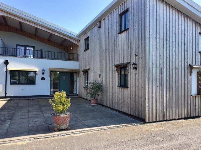 Barnfield Farm, Leominster 3 bed barn conversion to rent £1,900 pcm £438 pw