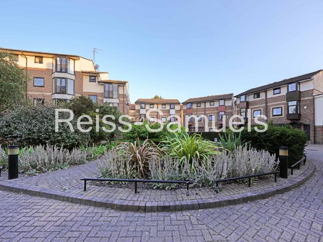 Barnfield Place, Canary Wharf, Isle Of Dogs, London E14, 5 bed town house to rent, £5,417 pcm | PrimeLocation