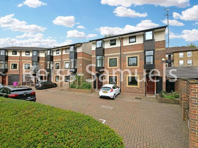 Barnfield Place, Isle Of Dogs, Docklands, Canary Wharf, London E14, 5 bed town house to rent, £5,200 pcm | PrimeLocation