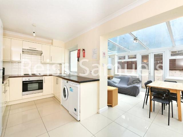 Barnfield Place, Isle Of Dogs, Docklands, Canary Wharf, London E14, 5 bed town house to rent, £5,200 pcm | PrimeLocation