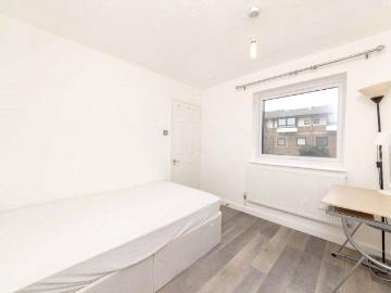Barnfield Place, London, E14 4 bed terraced house to rent £3,580 pcm £826 pw