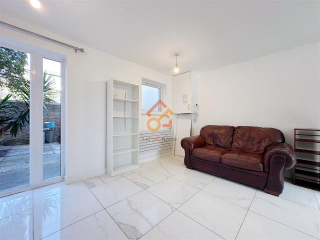 Barnfield Place, London E14, 4 bed property to rent, £3,900 pcm | PrimeLocation