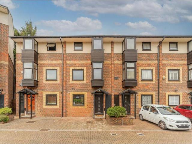 Barnfield Place, London E14 5 bed terraced house to rent £4,333 pcm £1,000 pw