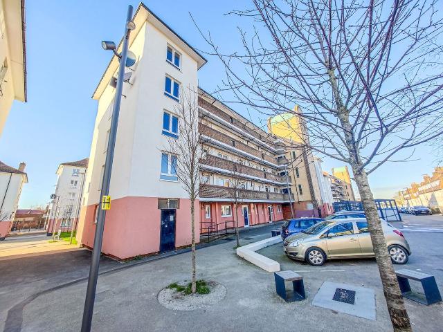 Barnfield Road, Plumstead, London SE18, 2 bed flat to rent, £1,550 pcm | PrimeLocation