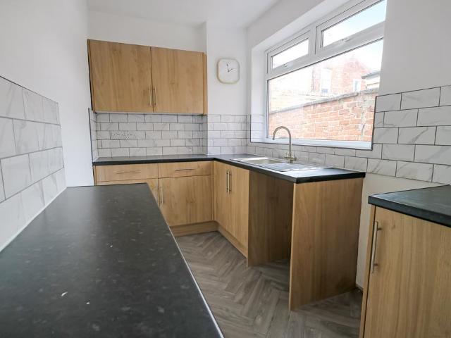 Barningham Street, Darlington DL3 2 bed terraced house to rent £650 pcm £150 pw