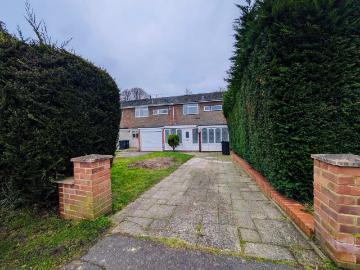 Barnmead, Haywards Heath, RH16 4 bed house to rent £2,300 pcm £531 pw