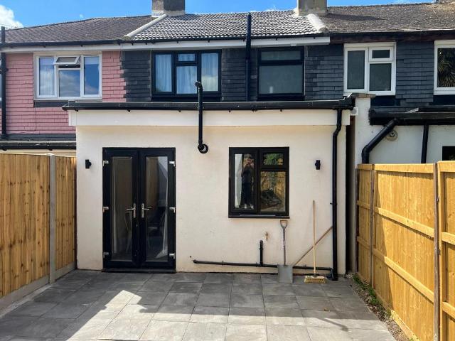 Barnsbury Crescent, Surbiton KT5 3 bed house to rent £3,100 pcm £715 pw