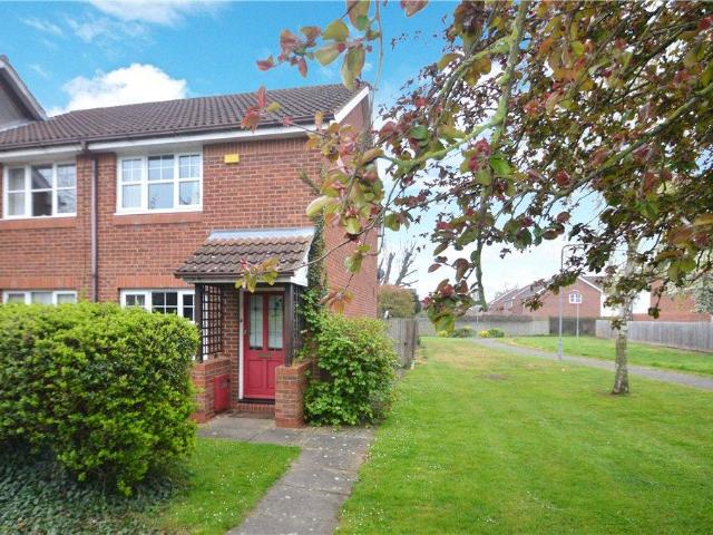 Barnsbury Gardens, Newport Pagnell. 2 bed end of terrace house to rent £1,375 pcm £317 pw