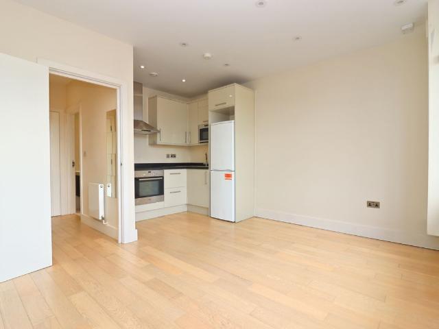 Barnsbury Lane, Surbiton KT5, 1 bed flat to rent, £1,350 pcm | PrimeLocation