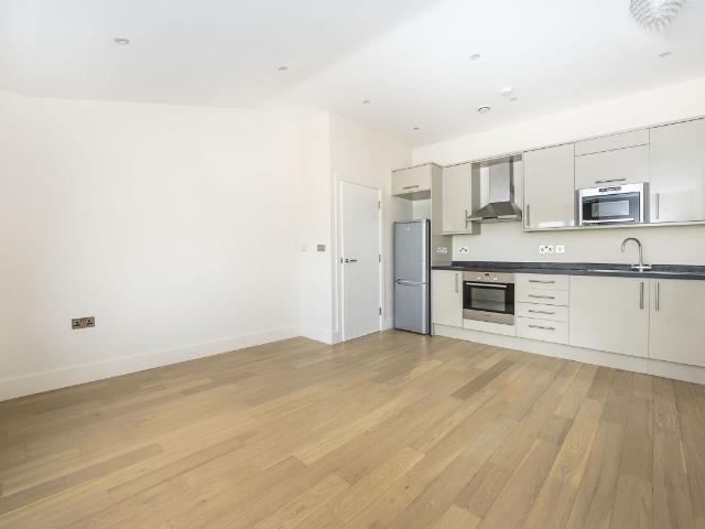 Barnsbury Lane, Surbiton KT5, 1 bed flat to rent, £1,500 pcm | PrimeLocation
