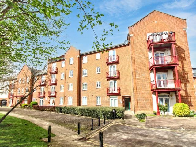 Barnshaw House, Aylesbury HP21, 1 bed flat to rent, £1,100 pcm | PrimeLocation