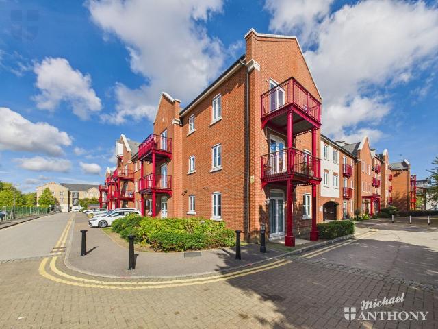Barnshaw House, Aylesbury HP21, 2 bed flat to rent, £1,300 pcm | PrimeLocation