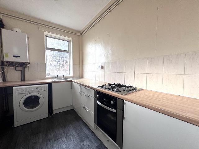 Barnsley Road, Cudworth, Barnsley S72, 2 bed flat to rent, £550 pcm | PrimeLocation