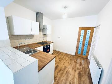 Barnsley S70, 2 bed terraced house to rent, £780 pcm | PrimeLocation