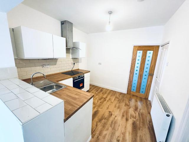 Barnsley S70, 2 bed terraced house to rent, £780 pcm | PrimeLocation