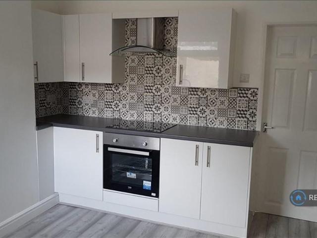 Barnsley Street, Hull, HU8 2 bed terraced house to rent £695 pcm £160 pw