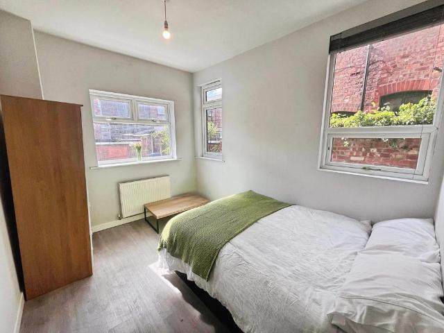 Barnsley Street, Springfield, Wigan, WN6 1 bed in a house share to rent £475 pcm £110 pw