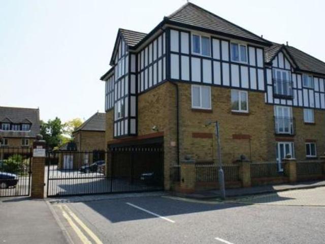 Barnstaple Road, Lady Hamilton Court SS1, 2 bed flat to rent, £1,250 pcm | PrimeLocation