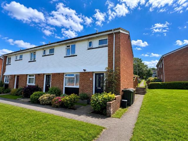 Barnwood Road, Guildford, Surrey, GU2 4 bed end of terrace house to rent £2,400 pcm £554 pw