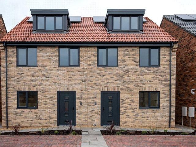 Barnwell Place, Alveston, Bristol, BS35 3 bed townhouse to rent £1,650 pcm £381 pw