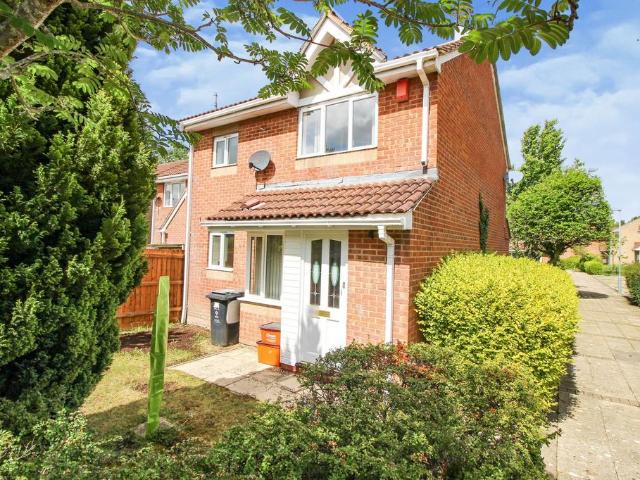 Barnum Court, Swindon SN2 1 bed end of terrace house to rent £925 pcm £213 pw