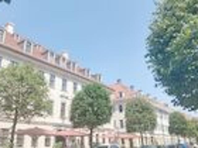 Barockviertel Königstraße: individuelle Galeriewohnung mit EBK, Gäste WC & Lift