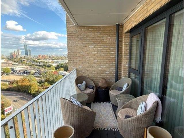 Baronet House, London NW10, 2 bed flat to rent, £2,500 pcm | PrimeLocation