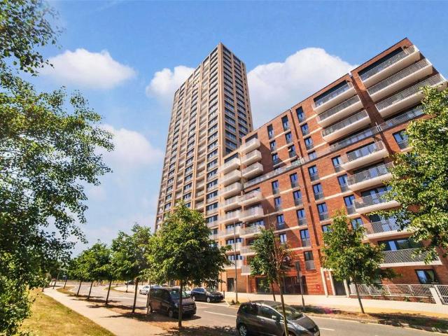 Baronet House, 9 Lakeside Drive. 3 bed flat to rent £3,000 pcm £692 pw