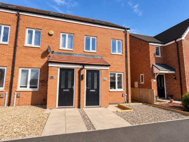 Baroney Way St. Nicholas Manor. 3 bed end of terrace house to rent £1,200 pcm £277 pw