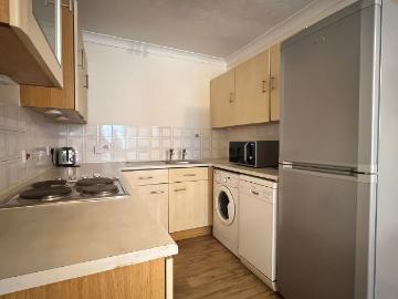 Barons Court, Luton, Bedfordshire LU2, 2 bed flat to rent, £1,200 pcm | PrimeLocation