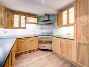 Barrack Court, Barrack Road, 2 bed duplex to rent £1,095 pcm £253 pw