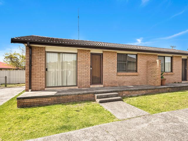 Barrack Heights 2/1 Gipps Crescent
