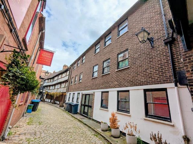 Barracks Passage, Wyle Cop, Shrewsbury 1 bed flat to rent £500 pcm £115 pw