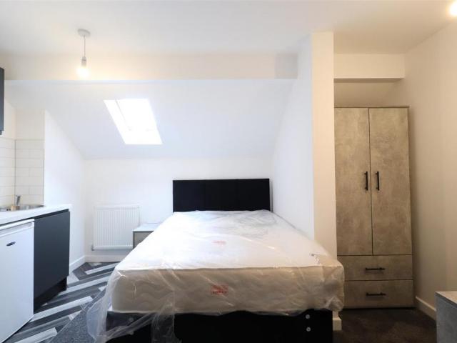 Barras Lane, Coventry CV1 Studio to rent £695 pcm £160 pw