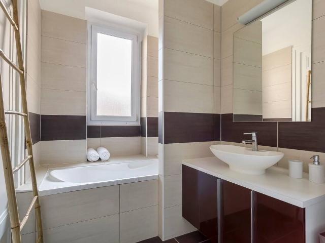 Barrème suites 4 persons, Lyon Amsterdam Apartments for Rent