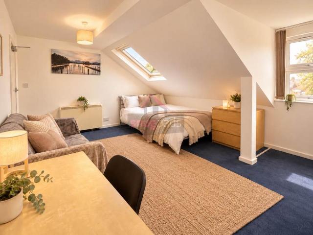 Barrfield Road, Salford, Studio to rent £790 pcm £182 pw